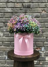 Цветочная композиция из Гипсофила и Розы в шляпной коробке в Старожилово