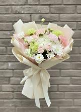 Букет цветов из:  Гвоздики, Розы, Лизиантусы и Хризантемы #REPLACE_PRED# Старожилово