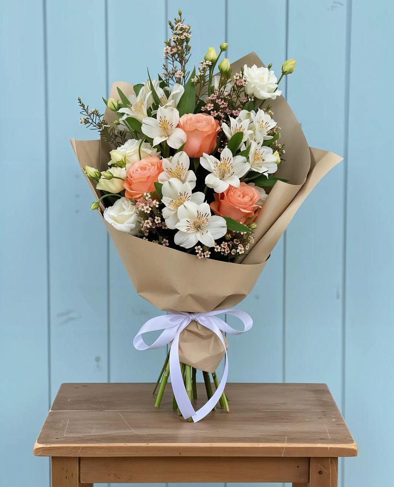 Букет цветов из: Альстромерии, Лизиантусы, Розы и Хризантемы в Старожилово