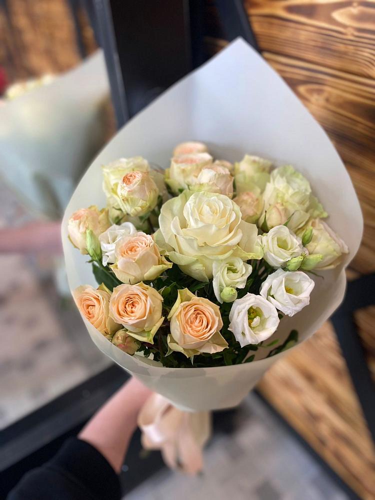 Букет цветов из: Розы и Лизиантусы в Старожилово